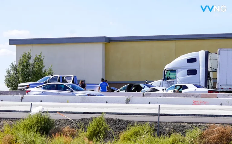 周一下午，希斯皮里亚 SB 15 高速公路发生多车事故，造成交通堵塞
